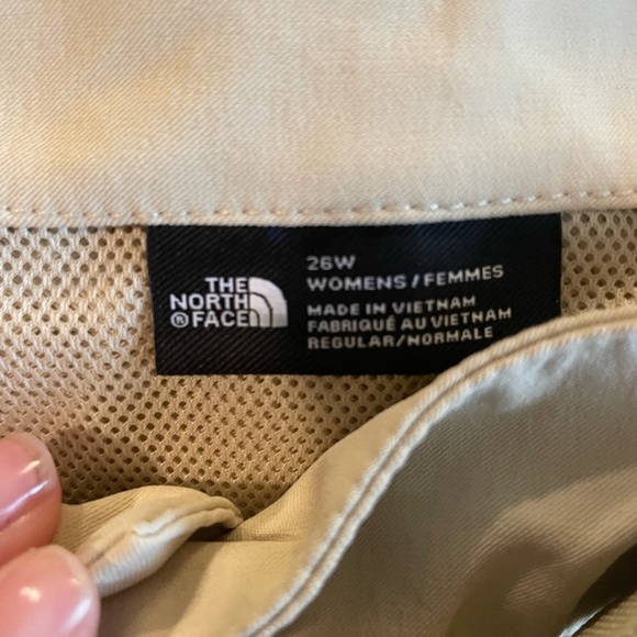 North Face women’s shorts plus size khaki NWT - Picture 8 of 9